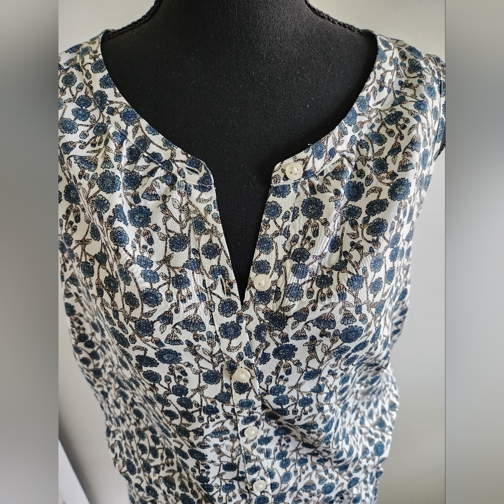ANN TAYLOR LOFT FLORAL SLEEVELESS ROMPER - Picture 2 of 10
